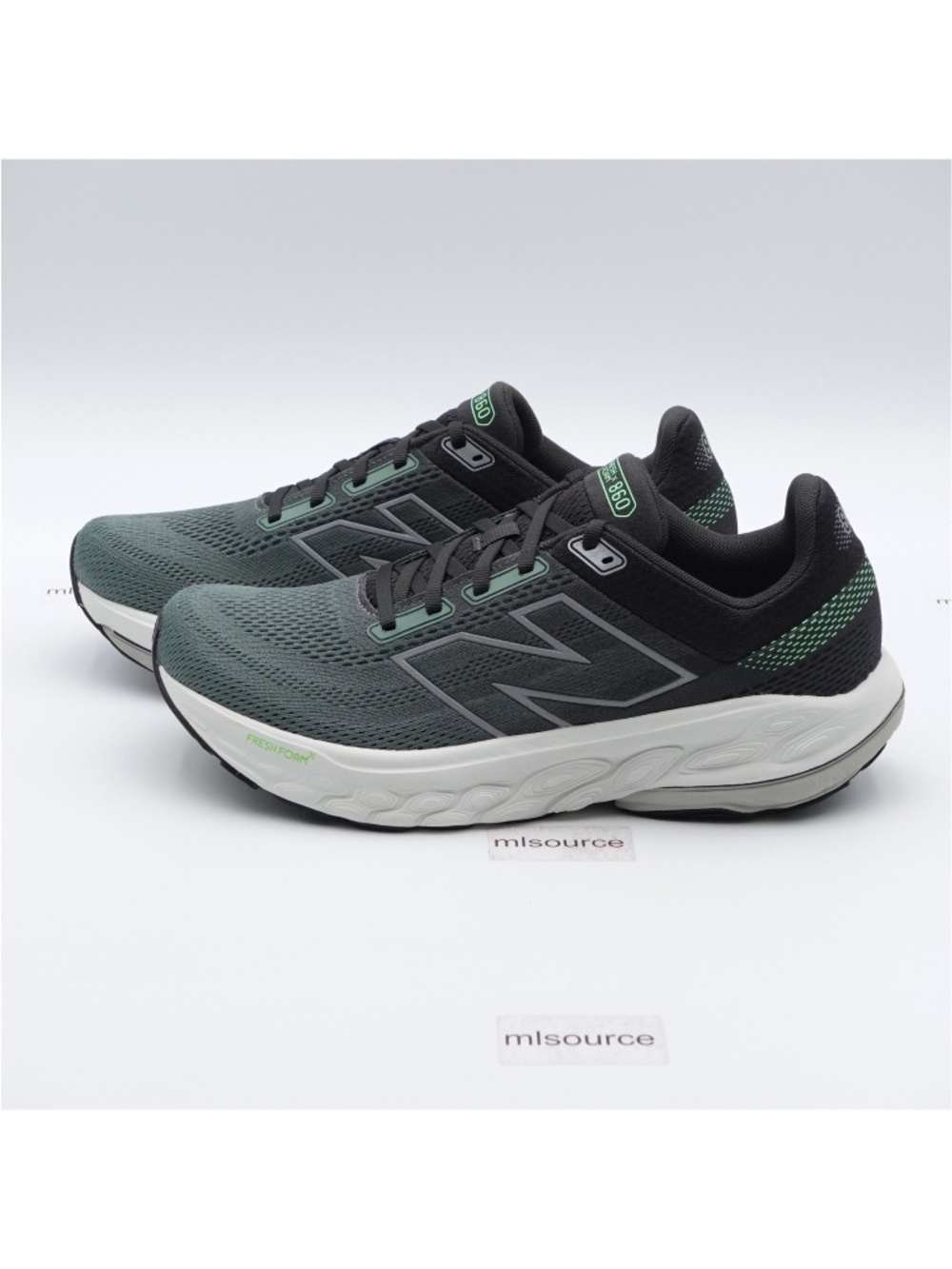 NEW Size 10.5 Men's New Balance Fresh Foam X 860v14 Sneakers M860U14